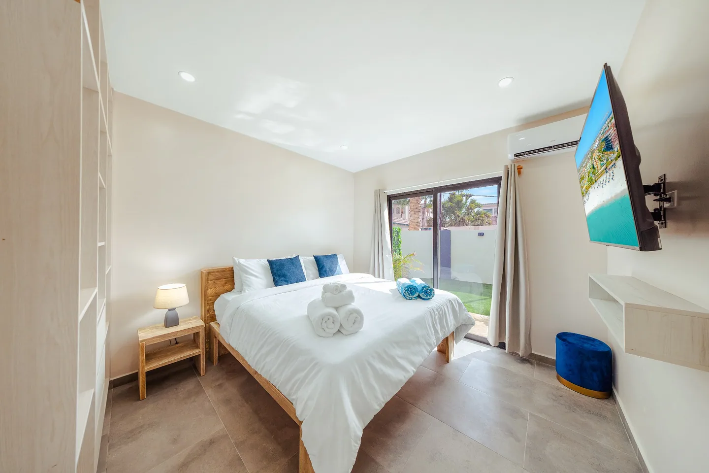 Comfortable modern Sea La Vie bedroom