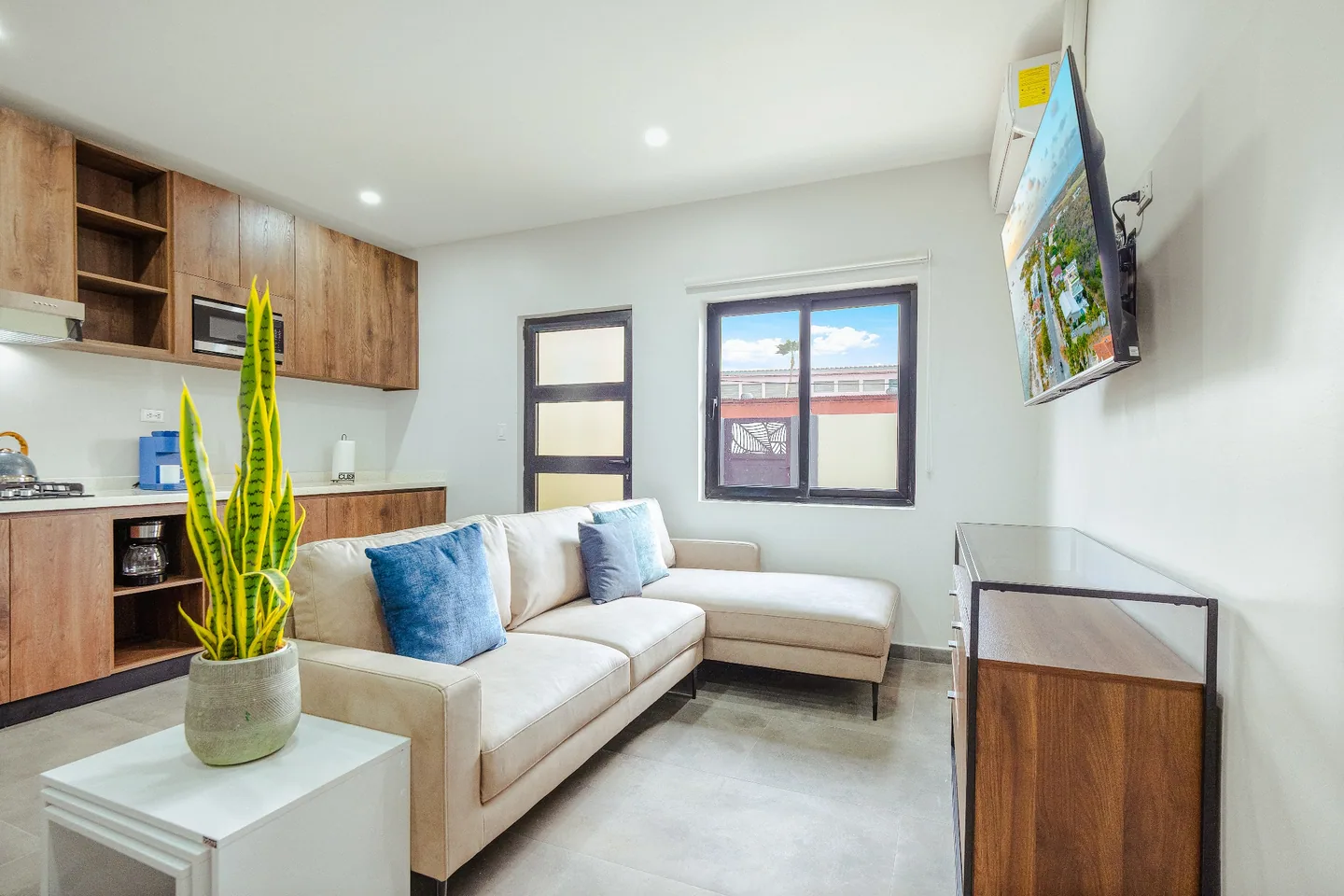 Comfortable modern two-bedroom Aruba rental suite