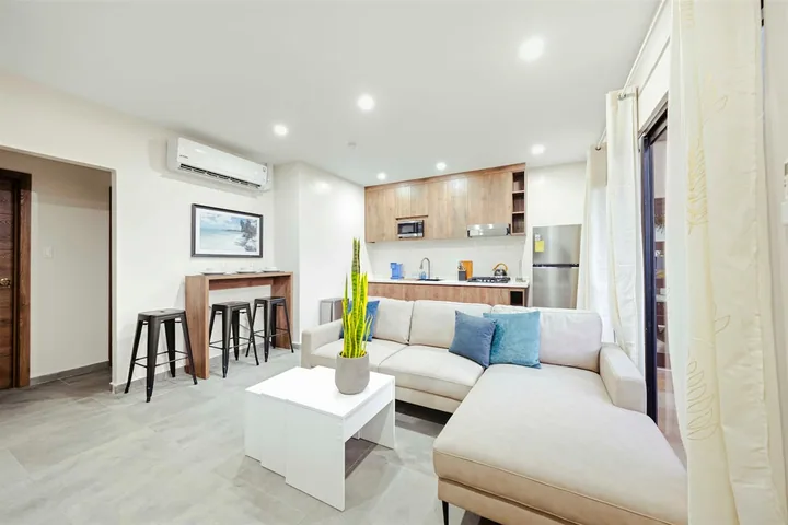 Open-plan sofa and kitchen in Sea La Vie Suite 3
